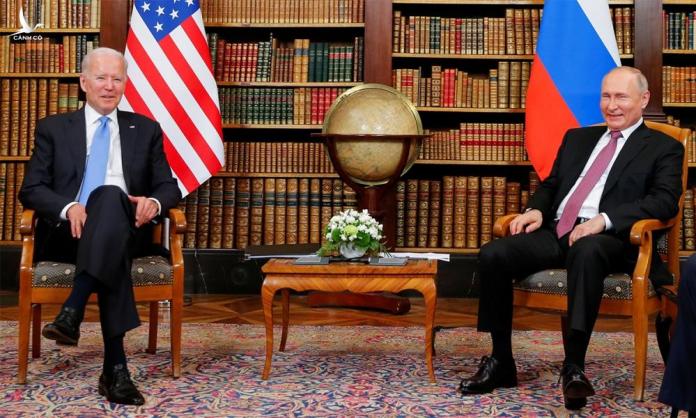 Tổng thống Biden tặng cho Putin kính râm