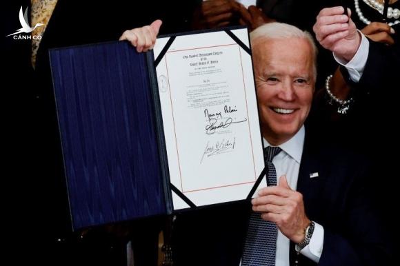 Ông Biden vừa thêm cho nước Mỹ một ngày lễ mới