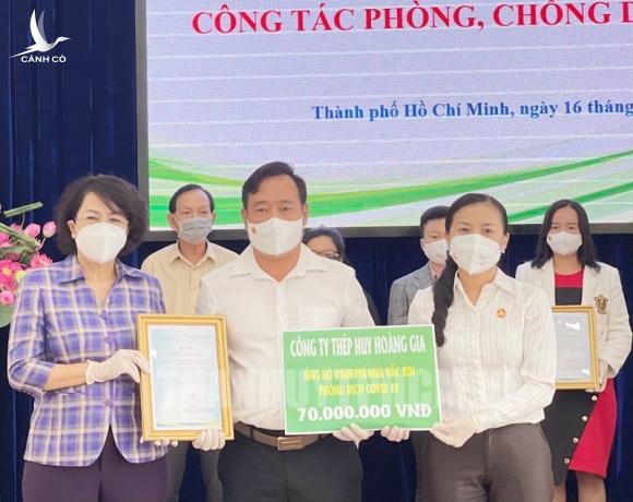 TPHCM tiếp nhận tiền và hàng của các tỉnh, thành hỗ trợ phòng chống dịch Covid -19