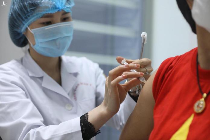 Không hiểu sao Vaccine Covid-19 “made in Việt Nam” ít ghi nhận tác dụng phụ nguy hiểm đến thế? Không hiểu sao Vaccine Covid-19 “made in Việt Nam” ít ghi nhận tác dụng phụ nguy hiểm đến thế?