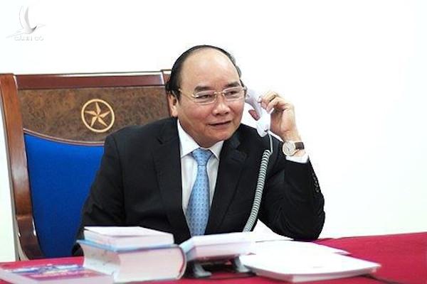 Chủ tịch nước Nguyễn Xuân Phúc chúc mừng chiến thắng của đội tuyển Việt Nam Chủ tịch nước Nguyễn Xuân Phúc chúc mừng chiến thắng của đội tuyển Việt Nam