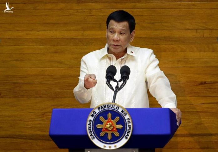 Tổng thống Duterte: Chọn đi, tiêm vaccine hoặc ngồi tù