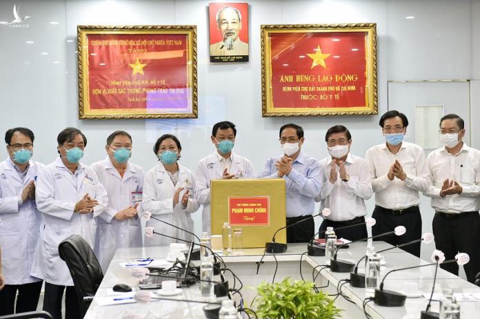 Sáng nay, Thủ tướng Phạm Minh Chính đến thị sát Công ty sản xuất vaccine Nanogen