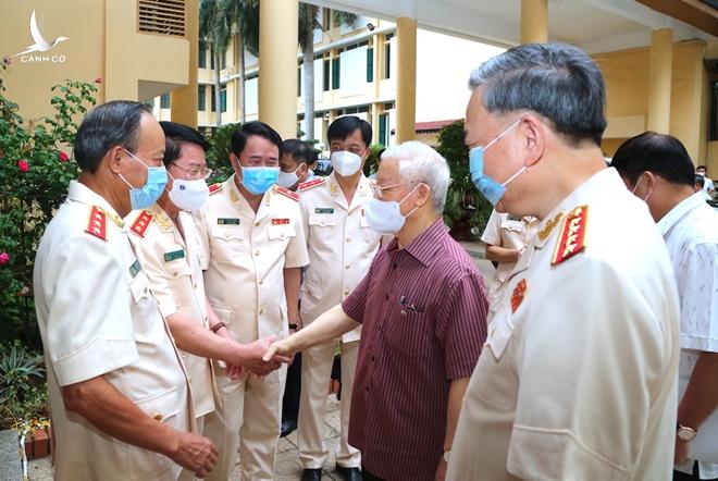 Phát huy trí tuệ tập thể trong lãnh đạo mọi mặt công tác Công an