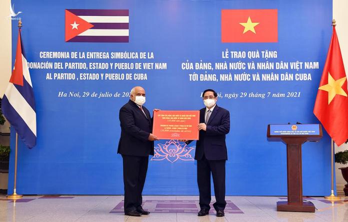 Thủ tướng trao 10.000 tấn gạo của Việt Nam tặng nhân dân Cuba