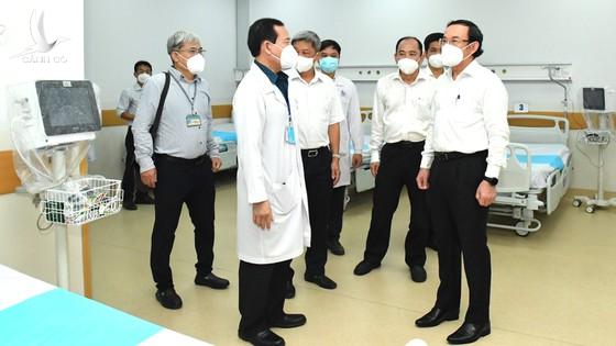 Bí thư Thành ủy TPHCM Nguyễn Văn Nên thăm Bệnh viện Hồi sức Covid-19 Bí thư Thành ủy TPHCM Nguyễn Văn Nên thăm Bệnh viện Hồi sức Covid-19