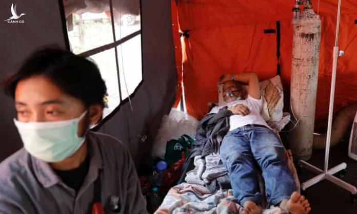 Thảm kịch tại Indonesia: Y tế quá tải, nhiều người nằm nhà chờ chết