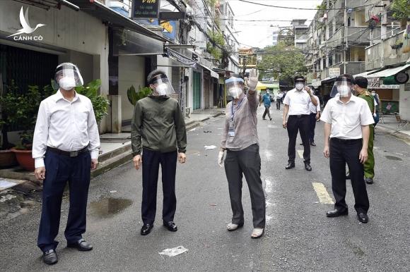 Phó Thủ tướng Vũ Đức Đam: Tập huấn cho dân tự lấy mẫu xét nghiệm nhanh