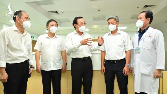 Bí thư Thành ủy TPHCM Nguyễn Văn Nên thăm Bệnh viện Hồi sức Covid-19 Bí thư Thành ủy TPHCM Nguyễn Văn Nên thăm Bệnh viện Hồi sức Covid-19