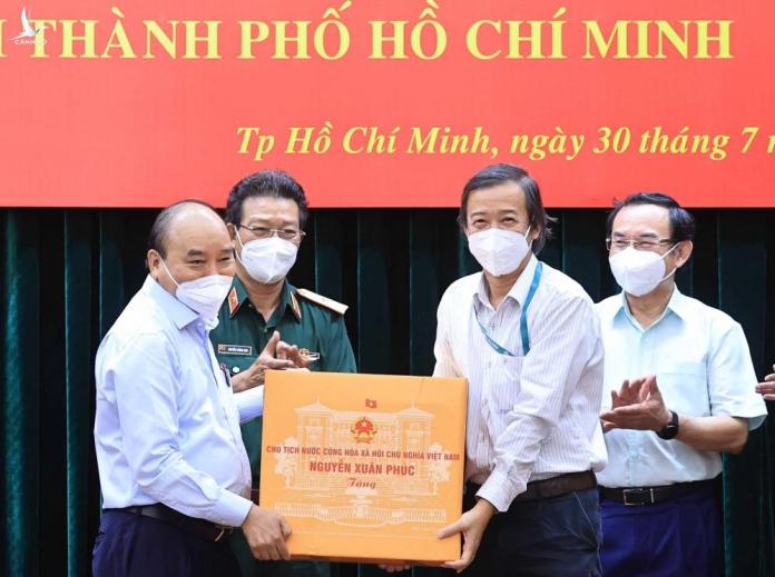 ‘Tiêm vaccine chậm là có lỗi với người dân’