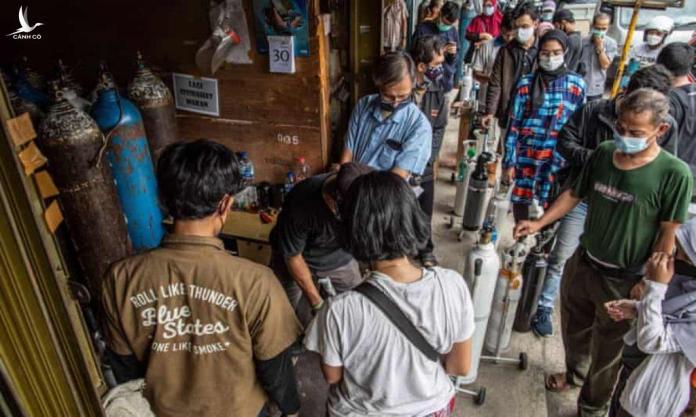 Thảm kịch tại Indonesia: Y tế quá tải, nhiều người nằm nhà chờ chết