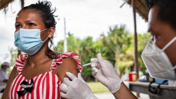 Cuba – Hành trình cường quốc y tế: Kỳ 1: Bào chế vắc xin, tìm thuốc trị COVID-19