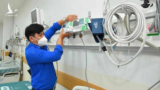 Bí thư Thành ủy TPHCM Nguyễn Văn Nên thăm Bệnh viện Hồi sức Covid-19 Bí thư Thành ủy TPHCM Nguyễn Văn Nên thăm Bệnh viện Hồi sức Covid-19