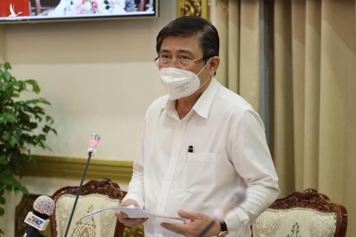Chủ tịch Nguyễn Thành Phong: Nhiều người vẫn ra đường, sẽ siết hơn từ 6h-18h Chủ tịch Nguyễn Thành Phong: Nhiều người vẫn ra đường, sẽ siết hơn từ 6h-18h