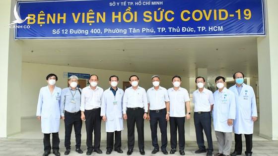 Bí thư Thành ủy TPHCM Nguyễn Văn Nên thăm Bệnh viện Hồi sức Covid-19