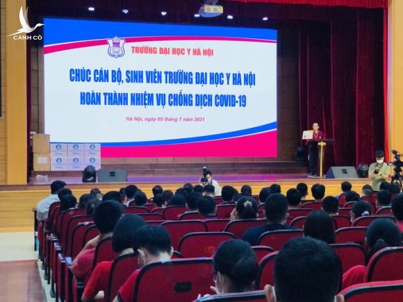 350 cán bộ, sinh viên ĐH Y Hà Nội chi viện Bình Dương chống dịch