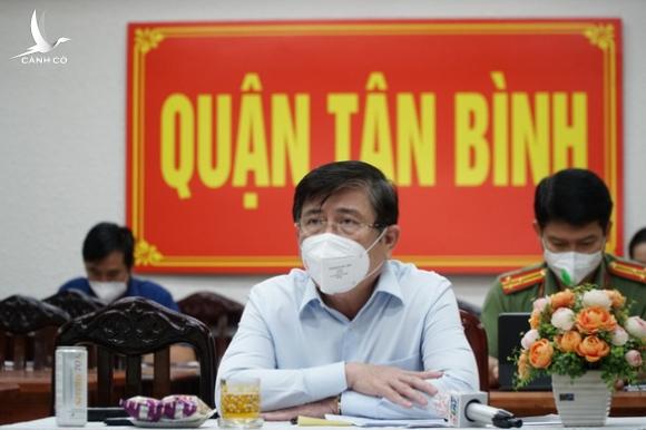 Chủ tịch Nguyễn Thành Phong: ‘nhiều trường hợp nhắn tin cho tôi phản ánh chuyển viện không kịp thời’ Chủ tịch Nguyễn Thành Phong: ‘nhiều trường hợp nhắn tin cho tôi phản ánh chuyển viện không kịp thời’
