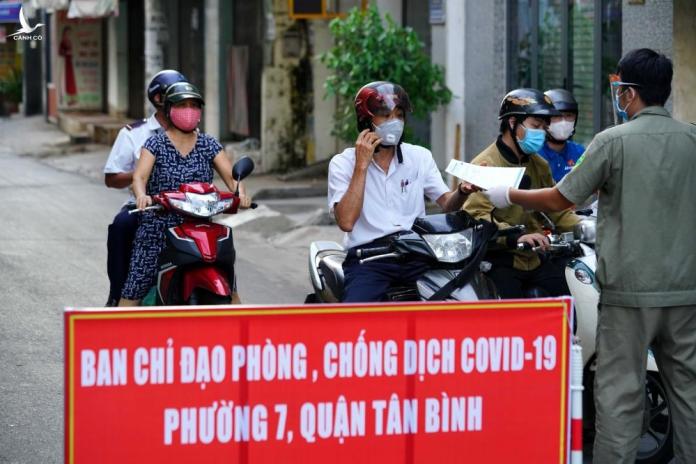 Chủ tịch Nguyễn Thành Phong: ‘Số ca nhiễm Covid-19 phát hiện trong bệnh viện giảm’