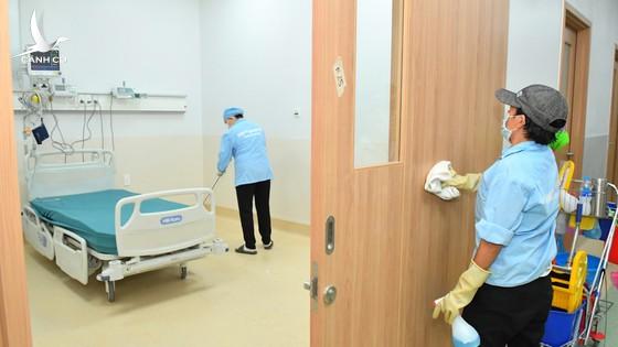 Bí thư Thành ủy TPHCM Nguyễn Văn Nên thăm Bệnh viện Hồi sức Covid-19 Bí thư Thành ủy TPHCM Nguyễn Văn Nên thăm Bệnh viện Hồi sức Covid-19