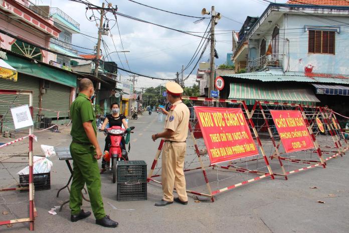 TP.HCM yêu cầu xử lý nghiêm người vi phạm phòng, chống dịch tại khu phong tỏa