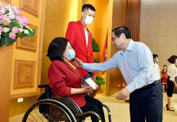 Thủ tướng Phạm Minh Chính tặng bằng khen cho đội tuyển Việt Nam