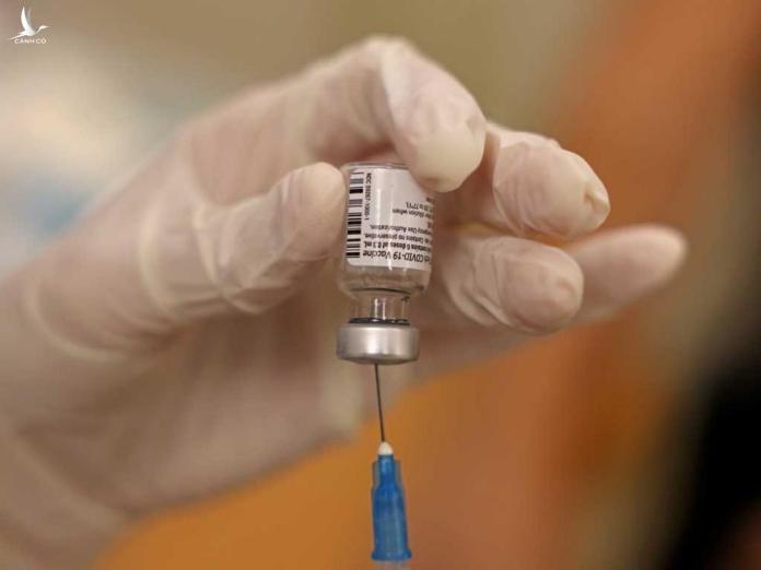 Nhiều nước bắt đầu tiêm vắc xin Covid-19 mũi thứ 3