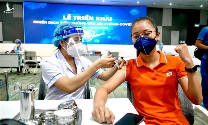 TP.HCM: Tập đoàn FPT tiêm vắc xin Sinopharm