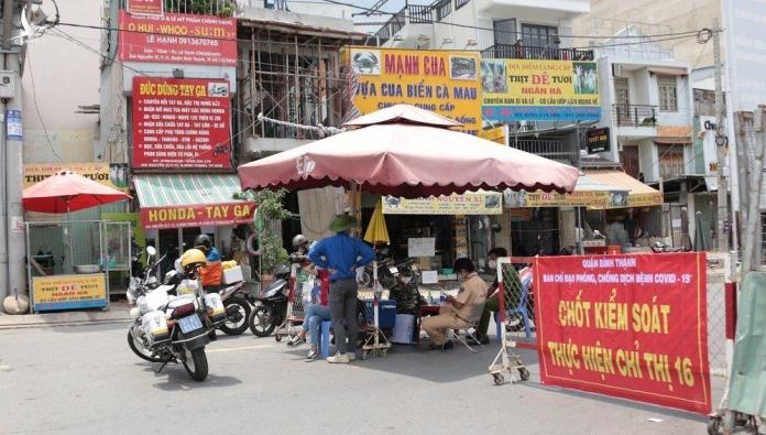 Bí thư TP.HCM Nguyễn Văn Nên: Tiêm vắc xin, xét nghiệm, tổ chức đưa bà con về đàng hoàng