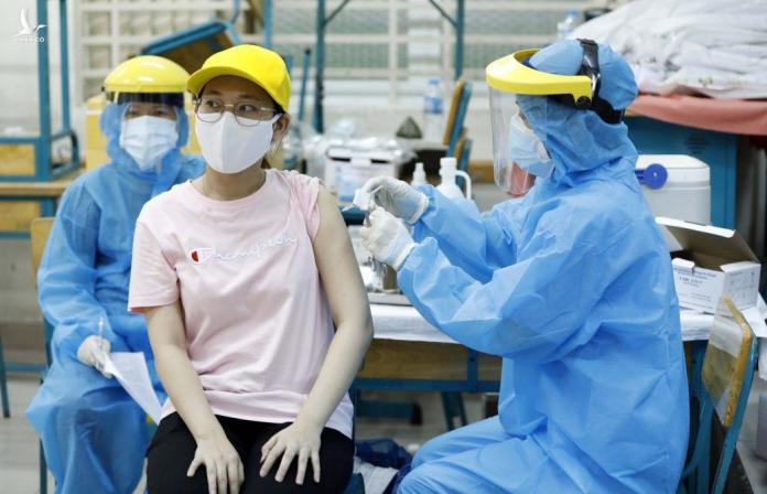 TP HCM đề nghị cấp thêm 4 triệu liều vaccine Covid-19 TP HCM đề nghị cấp thêm 4 triệu liều vaccine Covid-19