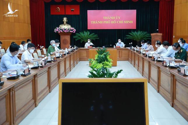 Phó Thủ tướng: TPHCM sẵn sàng chung sống với dịch, không theo đuổi “zero F0” Phó Thủ tướng: TPHCM sẵn sàng chung sống với dịch, không theo đuổi “zero F0”