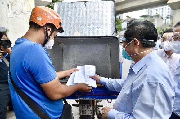 Thủ tướng: ‘Hà Nội giãn cách chưa đạt, người dân ra đường vẫn đông’